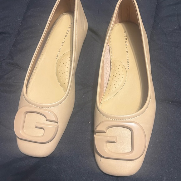 Flats - Picture 1 of 3